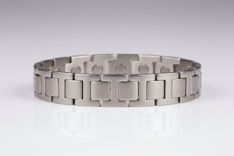 Brazalete de plata y titanio